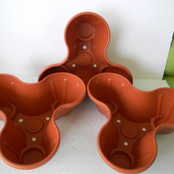 NEW Pure Garden 3-Tier Stacking Planters - Space Saving Flowerpots TOWER. - Picture 2 of 4